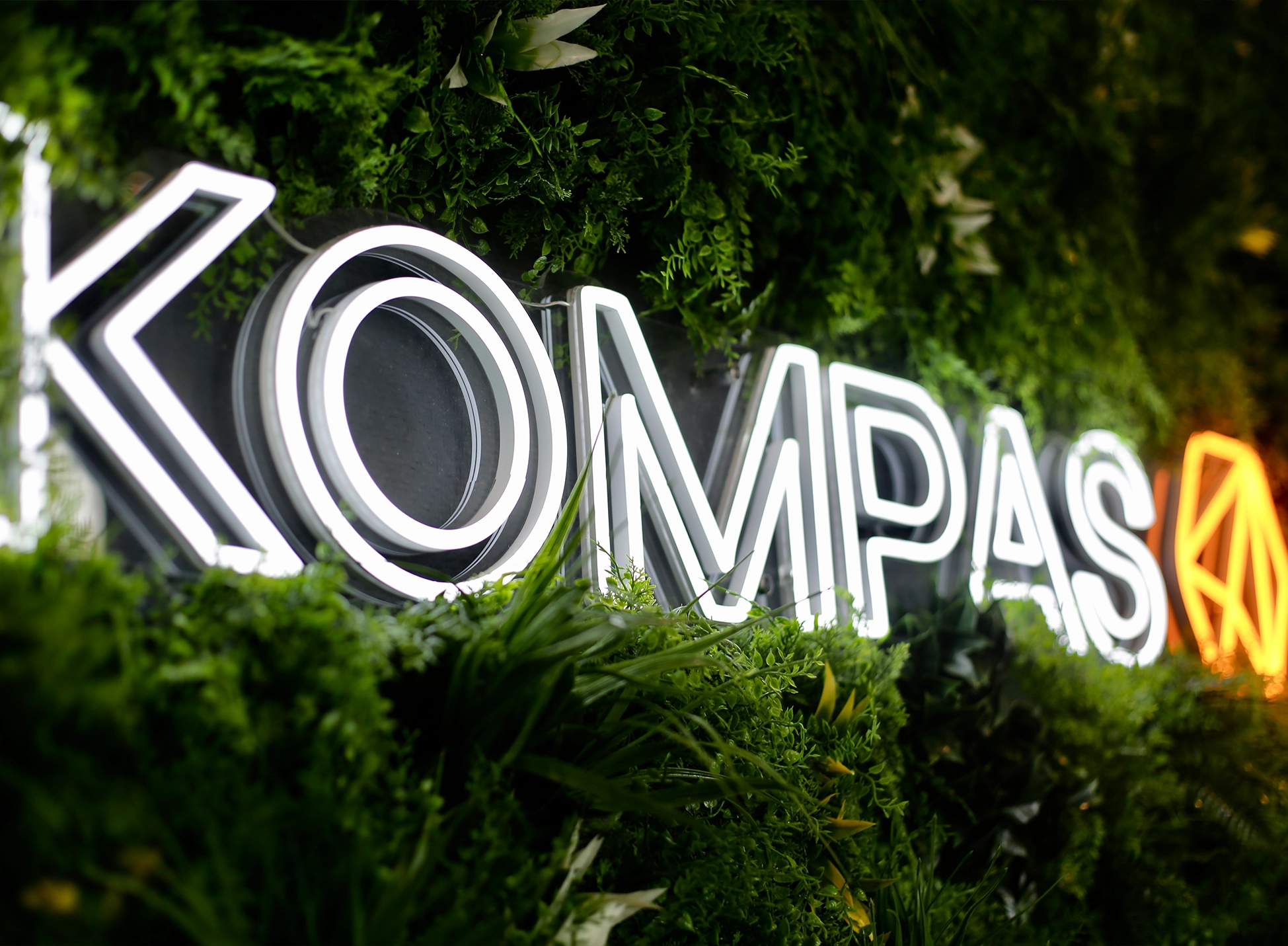 Kompas Publishing logo neon
